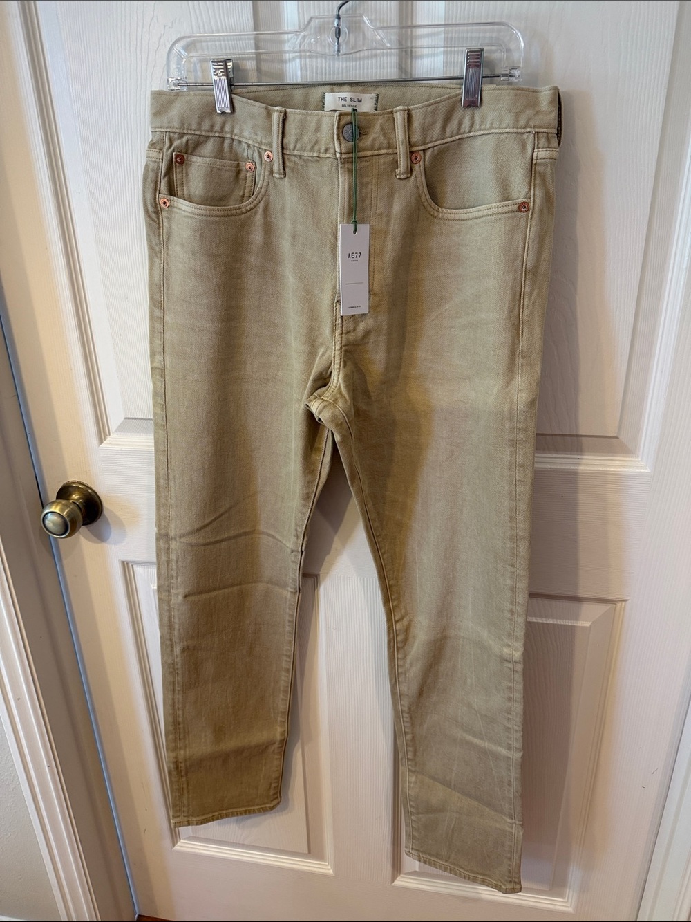 American Eagle Outfitters “The Slim" Selvedge Khaki Jeans Sz 32/32.  NWT. Box46